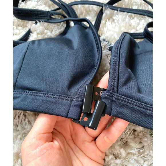 🔥 SALE 🔥 UO Strappy Front Clasp Sports Bra - Picture 6 of 6